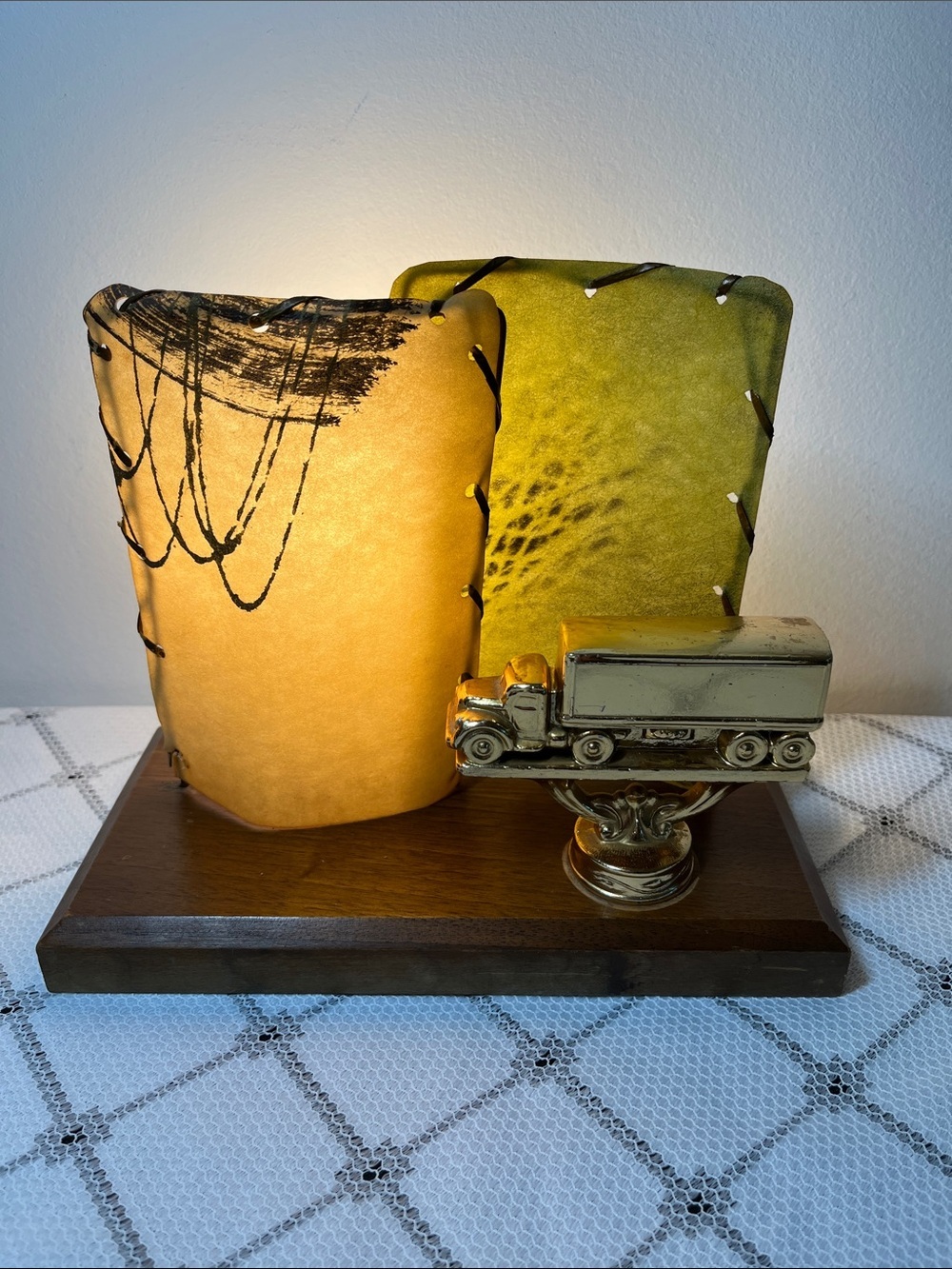 Vintage Mid-Century Truck Table Lamp
1950s fiberglass TV lamp
MCM